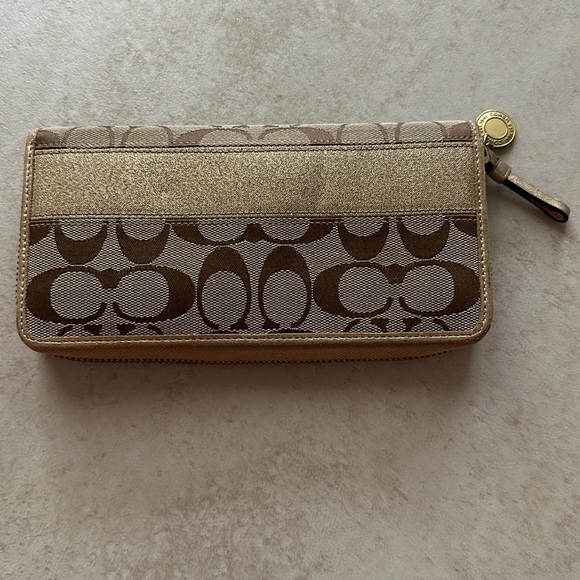Brown and gold Coach wallet 😍🤎 - Picture 2 of 5